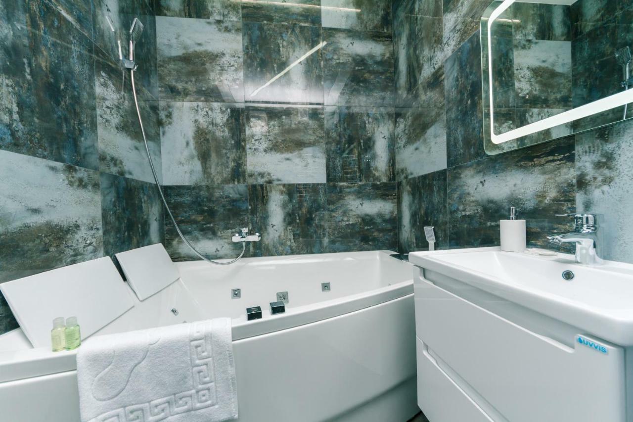 Luxury Apartments Киев Екстериор снимка